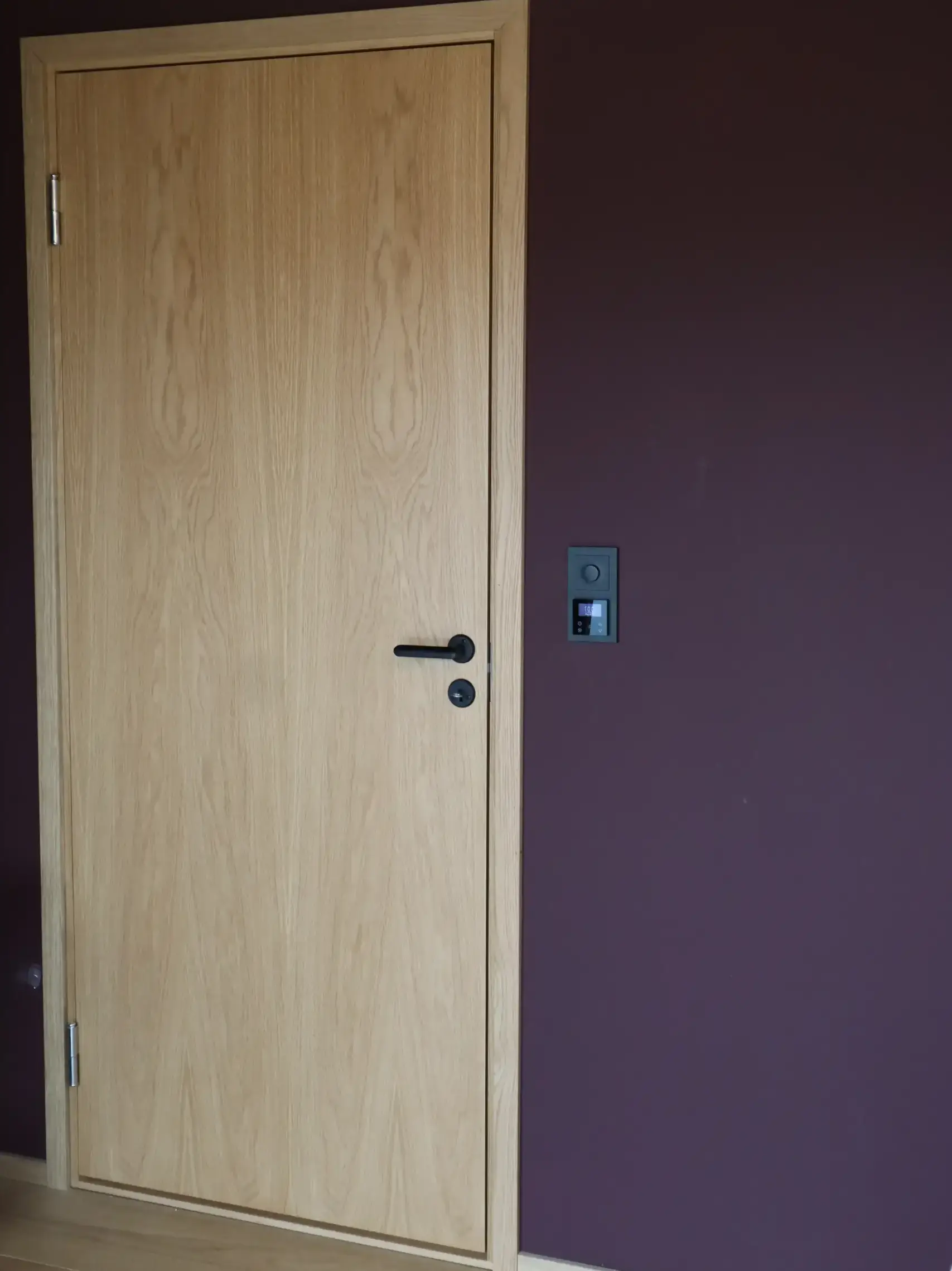 Hvitpigmentert beis + lakk